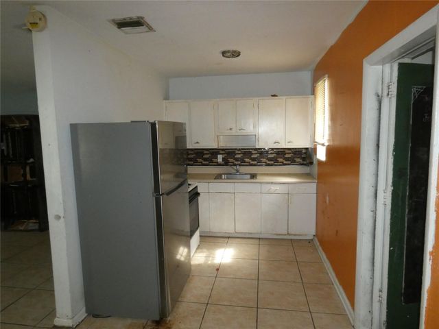 82 Tortuga Road, Palm Springs, FL 33461