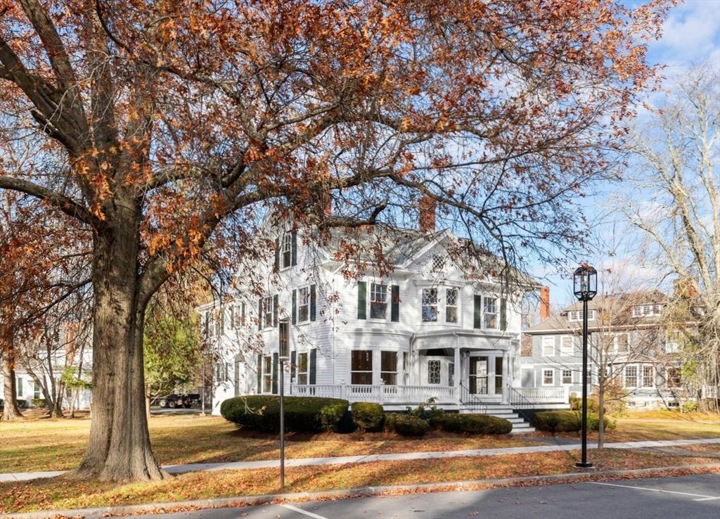 1949 Massachusetts Ave, Lexington, MA 02421