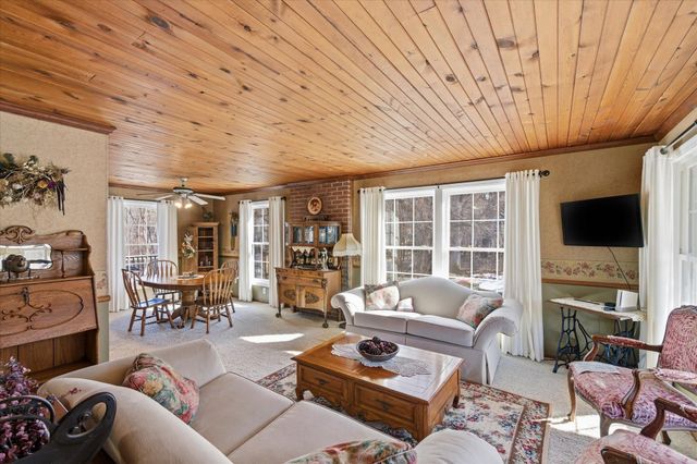 1850 Briarwood Avenue, Mahtomedi, MN 55115