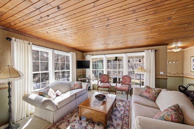 1850 Briarwood Avenue, Mahtomedi, MN 55115