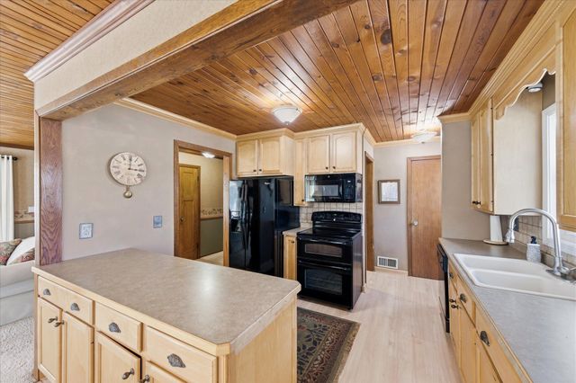 1850 Briarwood Avenue, Mahtomedi, MN 55115