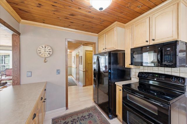 1850 Briarwood Avenue, Mahtomedi, MN 55115