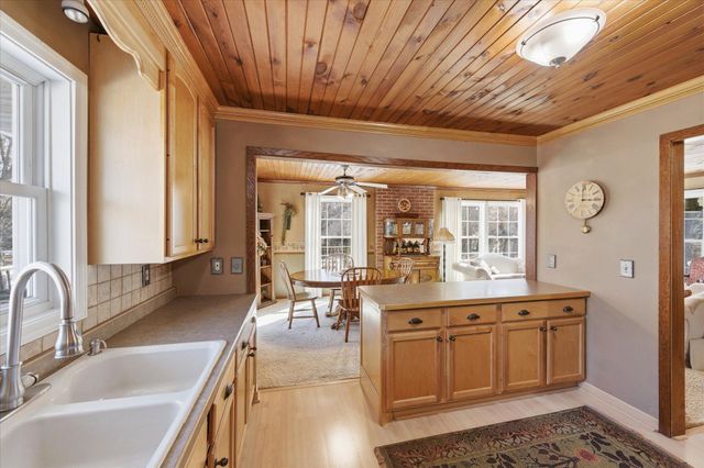 1850 Briarwood Avenue, Mahtomedi, MN 55115