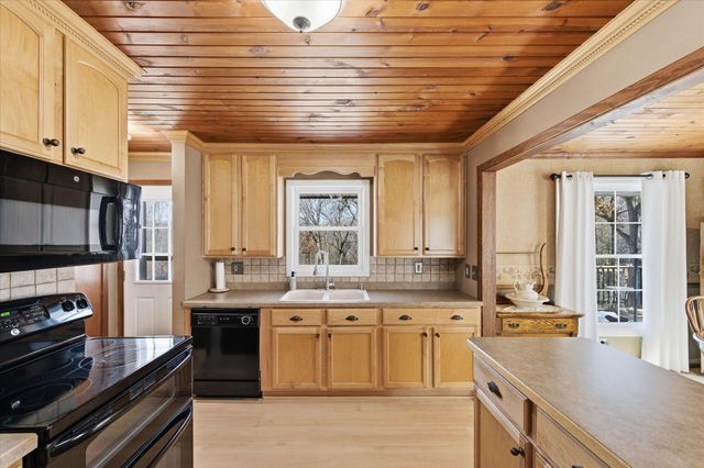 1850 Briarwood Avenue, Mahtomedi, MN 55115