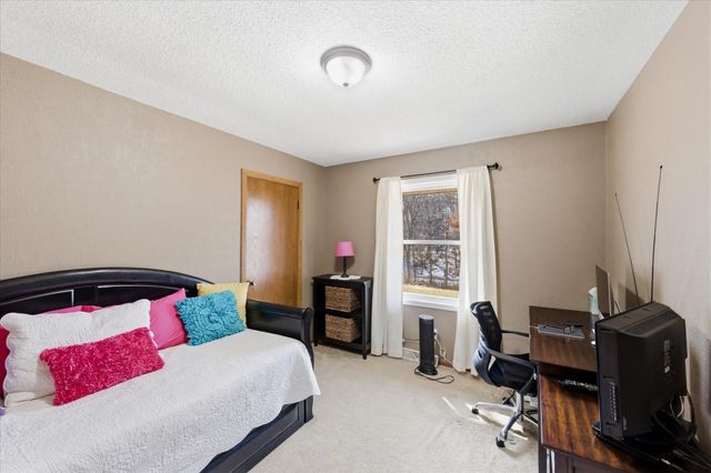 1850 Briarwood Avenue, Mahtomedi, MN 55115