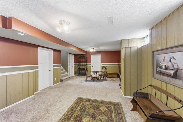 1850 Briarwood Avenue, Mahtomedi, MN 55115