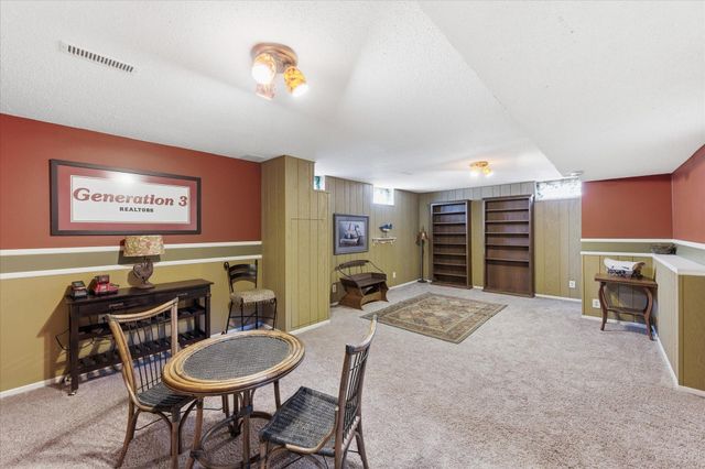 1850 Briarwood Avenue, Mahtomedi, MN 55115