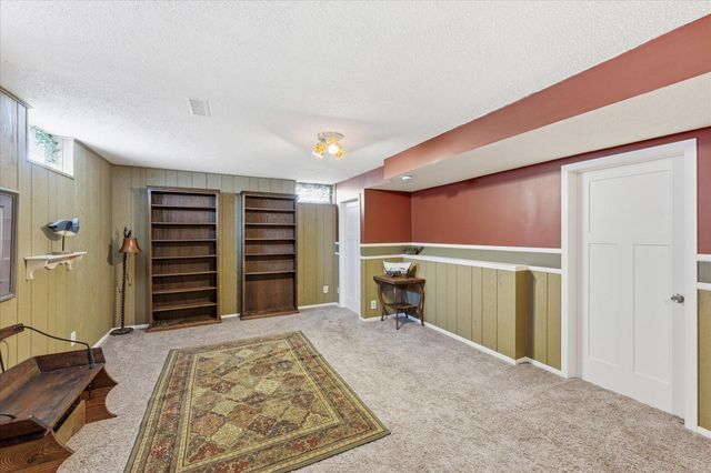 1850 Briarwood Avenue, Mahtomedi, MN 55115