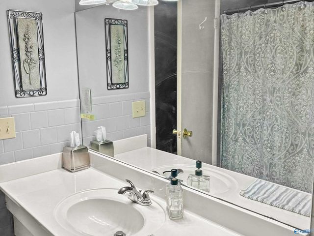 2209 College Street, Decatur, AL 35601