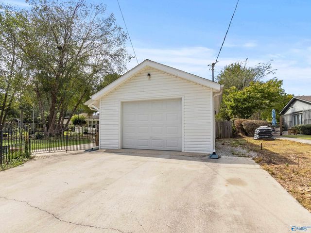 2209 College Street, Decatur, AL 35601