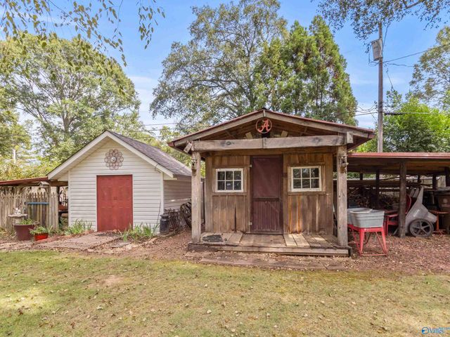 2209 College Street, Decatur, AL 35601