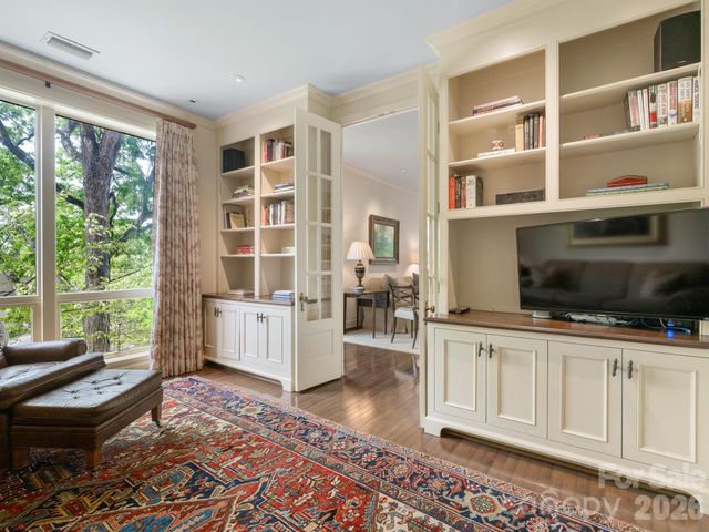 840 Cherokee Road, Charlotte, NC 28207