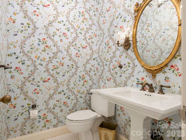 840 Cherokee Road, Charlotte, NC 28207