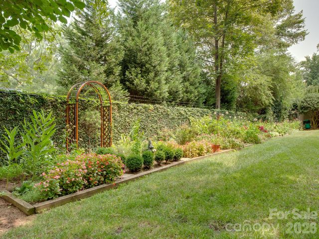 840 Cherokee Road, Charlotte, NC 28207