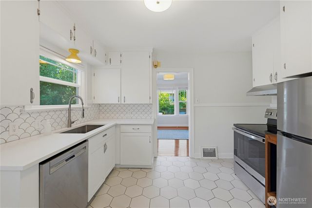 3417 N 8th Street, Tacoma, WA 98406