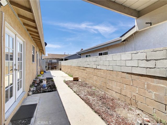 12205 S Halldale, Los Angeles, CA 90047