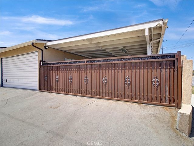 12205 S Halldale, Los Angeles, CA 90047