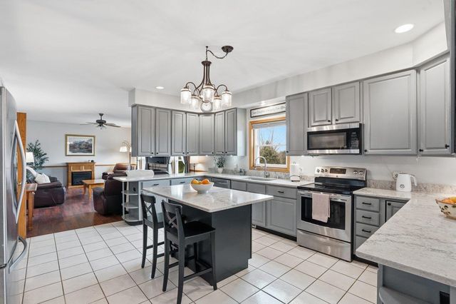 3630 T Bird Way, Cottage Grove, WI 53527