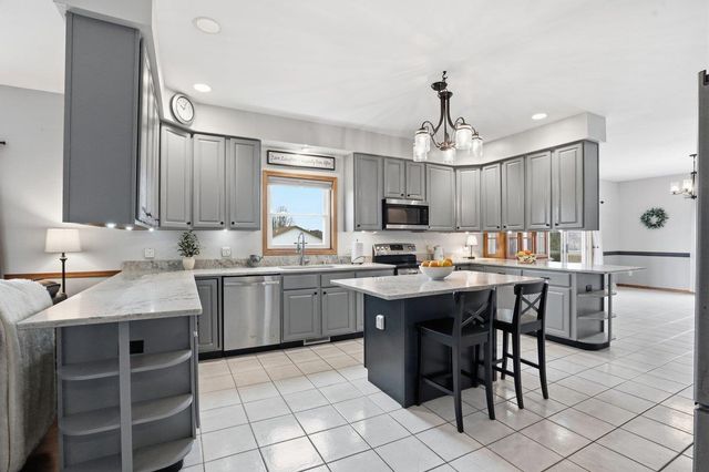 3630 T Bird Way, Cottage Grove, WI 53527