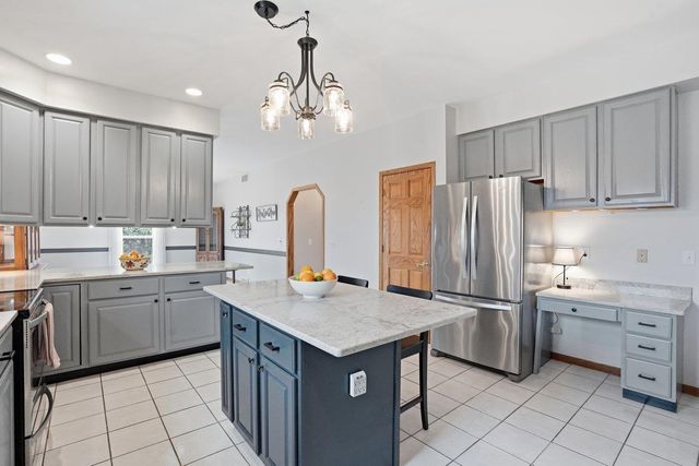 3630 T Bird Way, Cottage Grove, WI 53527