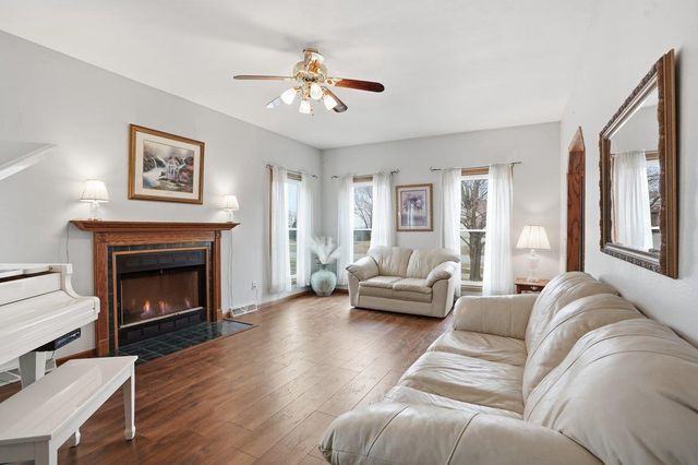 3630 T Bird Way, Cottage Grove, WI 53527