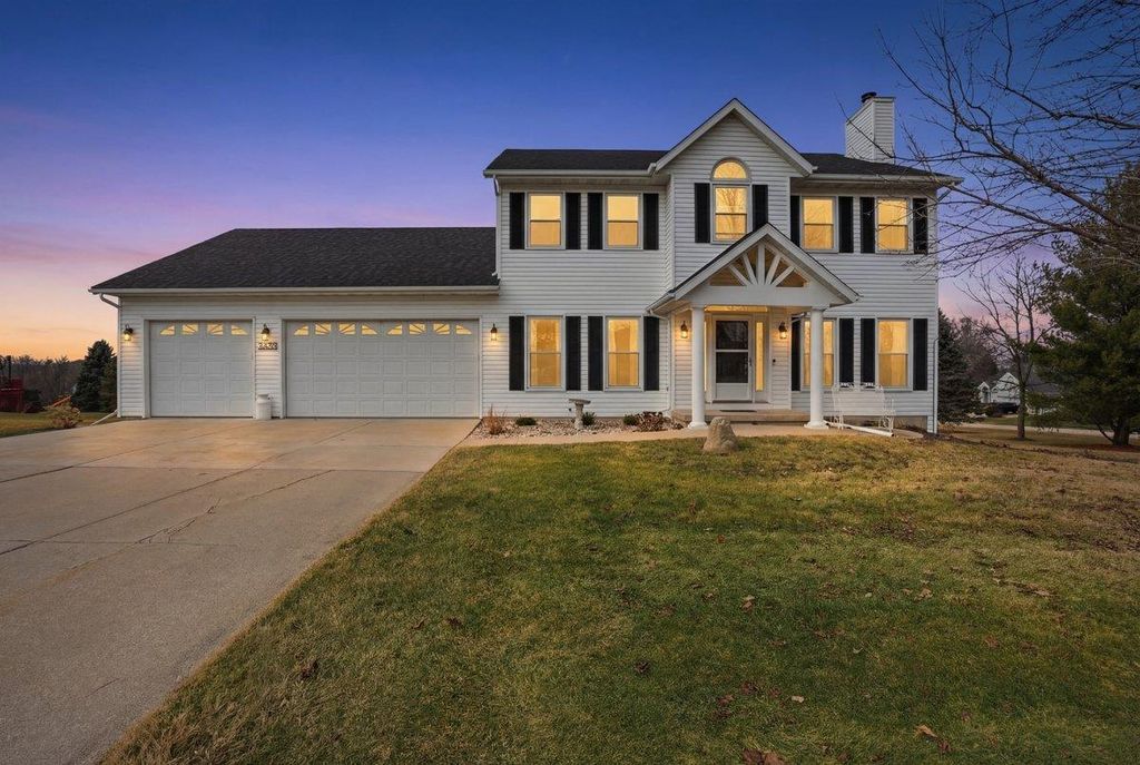 3630 T Bird Way, Cottage Grove, WI 53527