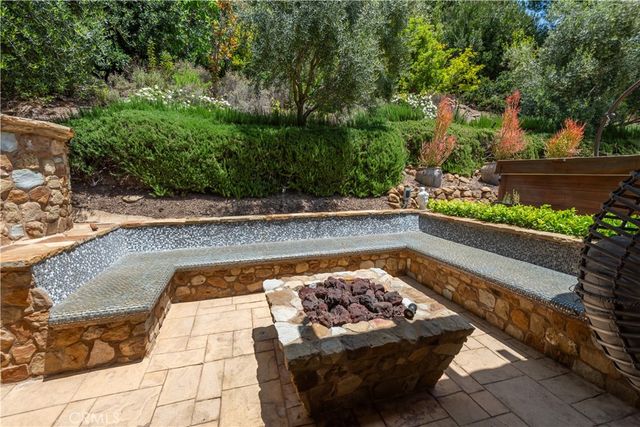 25561 PRADO DE LAS BELLOTAS, Calabasas, CA 91302