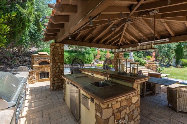 25561 PRADO DE LAS BELLOTAS, Calabasas, CA 91302