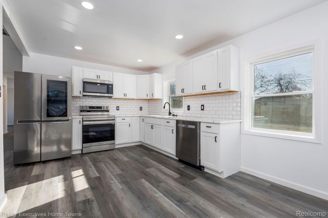 1683 Pagel Avenue, Lincoln Park, MI 48146