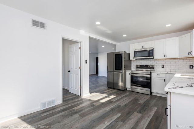 1683 Pagel Avenue, Lincoln Park, MI 48146