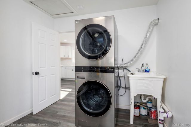 1683 Pagel Avenue, Lincoln Park, MI 48146