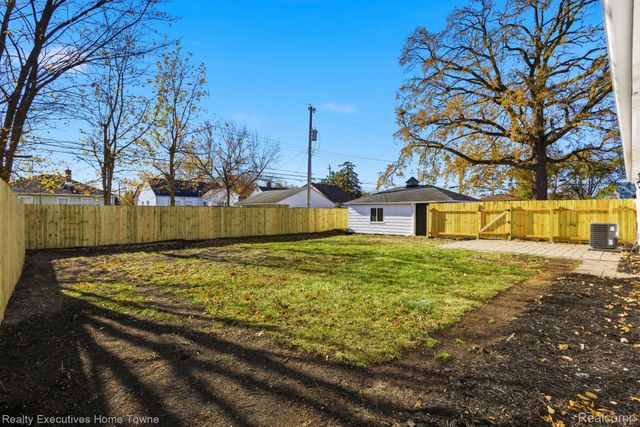 1683 Pagel Avenue, Lincoln Park, MI 48146