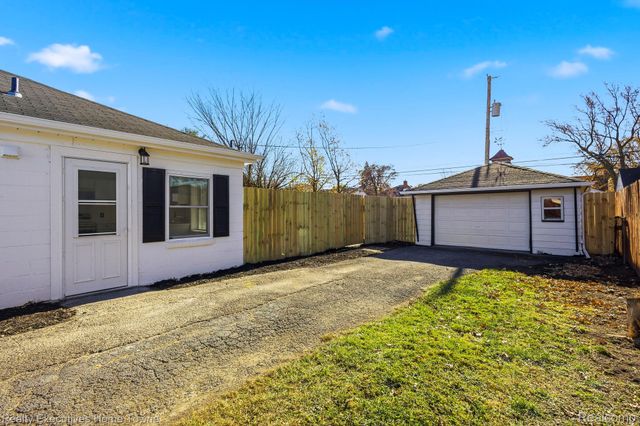 1683 Pagel Avenue, Lincoln Park, MI 48146