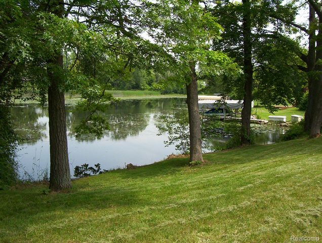 3306 Indianview Drive, Waterford Charter Township, MI 48329