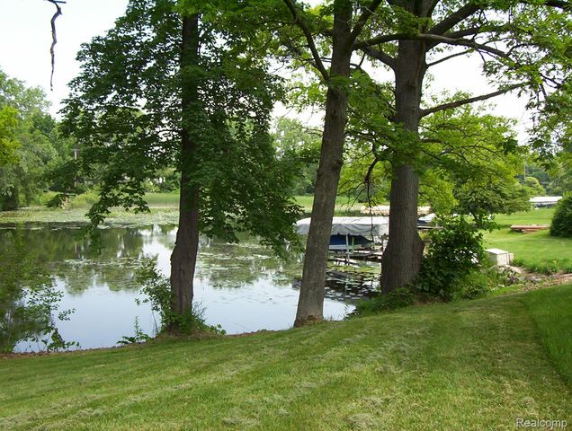 3306 Indianview Drive, Waterford Charter Township, MI 48329