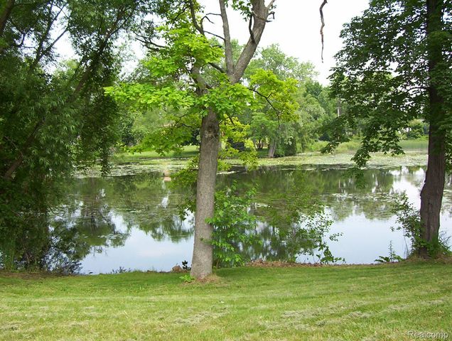 3306 Indianview Drive, Waterford Charter Township, MI 48329