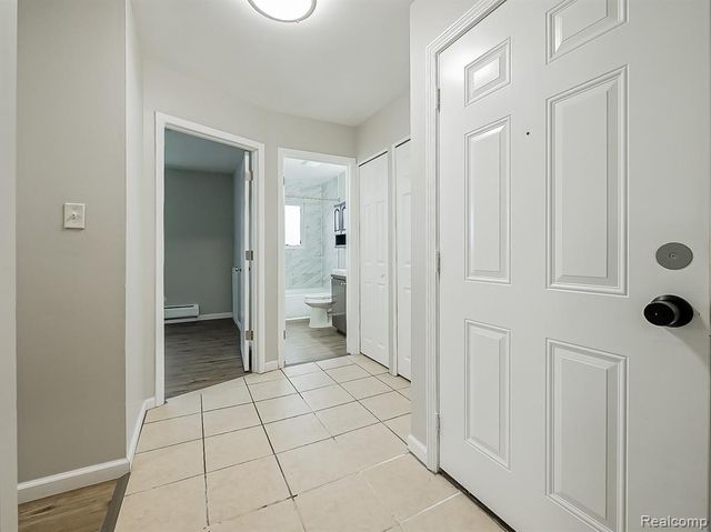 1490 Nancywood Drive 11, Waterford, MI 48327