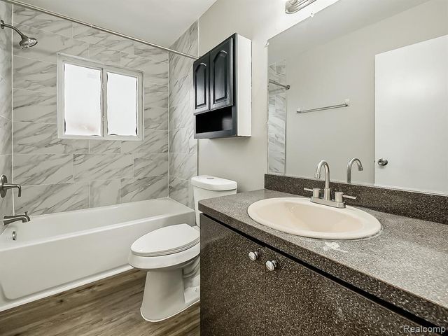 1490 Nancywood Drive 11, Waterford, MI 48327