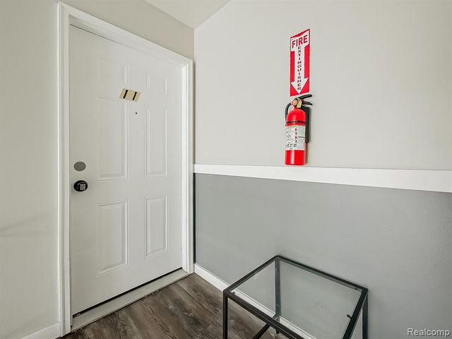 1490 Nancywood Drive 11, Waterford, MI 48327