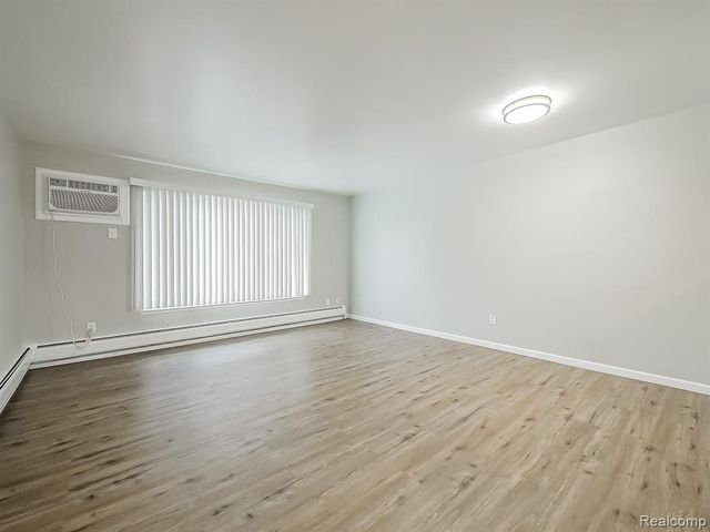 1490 Nancywood Drive 11, Waterford, MI 48327