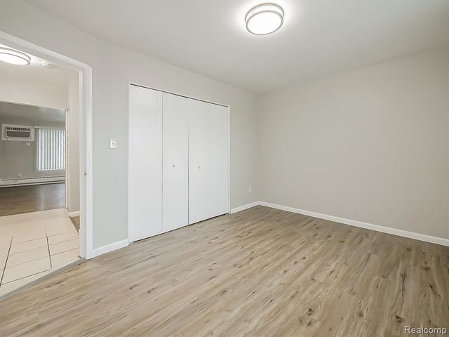 1490 Nancywood Drive 11, Waterford, MI 48327