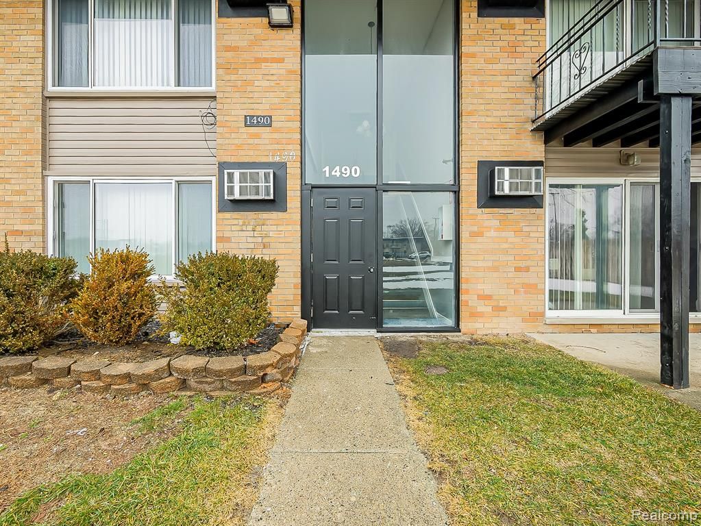 1490 Nancywood Drive 11, Waterford, MI 48327