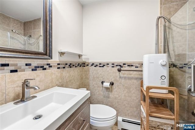 850 Edgewater Avenue, Ridgefield, NJ 07657
