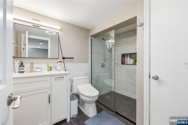 850 Edgewater Avenue, Ridgefield, NJ 07657