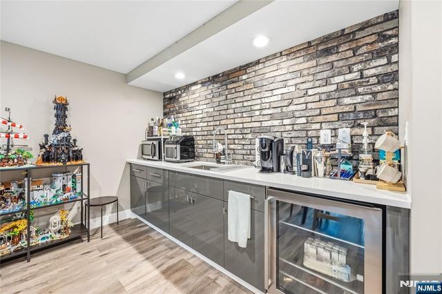 850 Edgewater Avenue, Ridgefield, NJ 07657