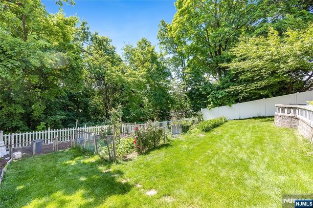 850 Edgewater Avenue, Ridgefield, NJ 07657