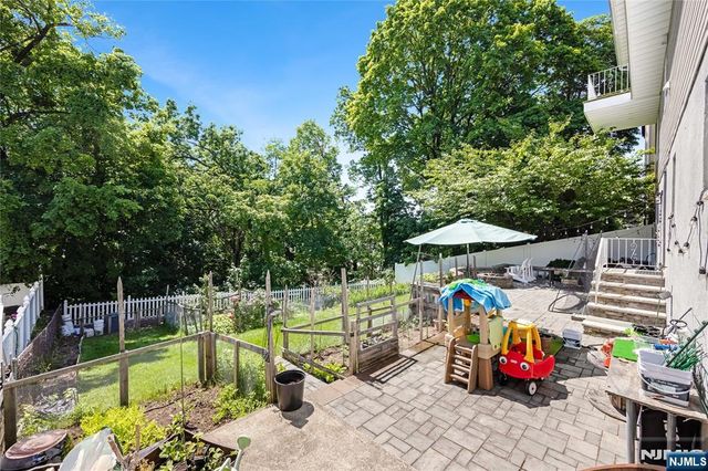 850 Edgewater Avenue, Ridgefield, NJ 07657