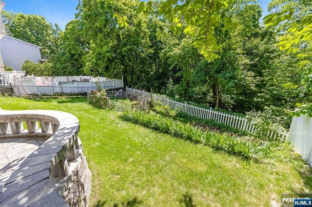 850 Edgewater Avenue, Ridgefield, NJ 07657