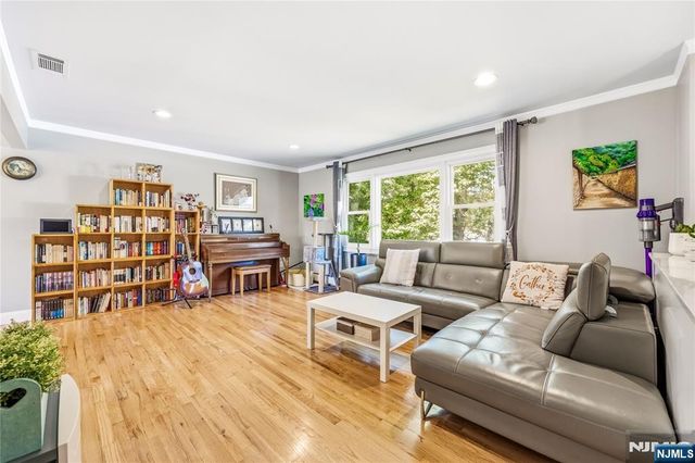 850 Edgewater Avenue, Ridgefield, NJ 07657