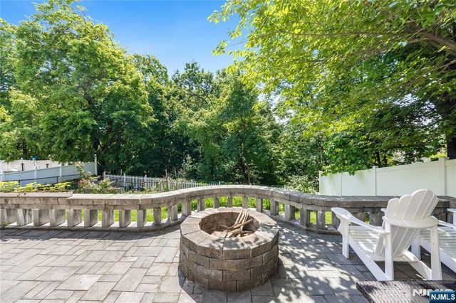 850 Edgewater Avenue, Ridgefield, NJ 07657